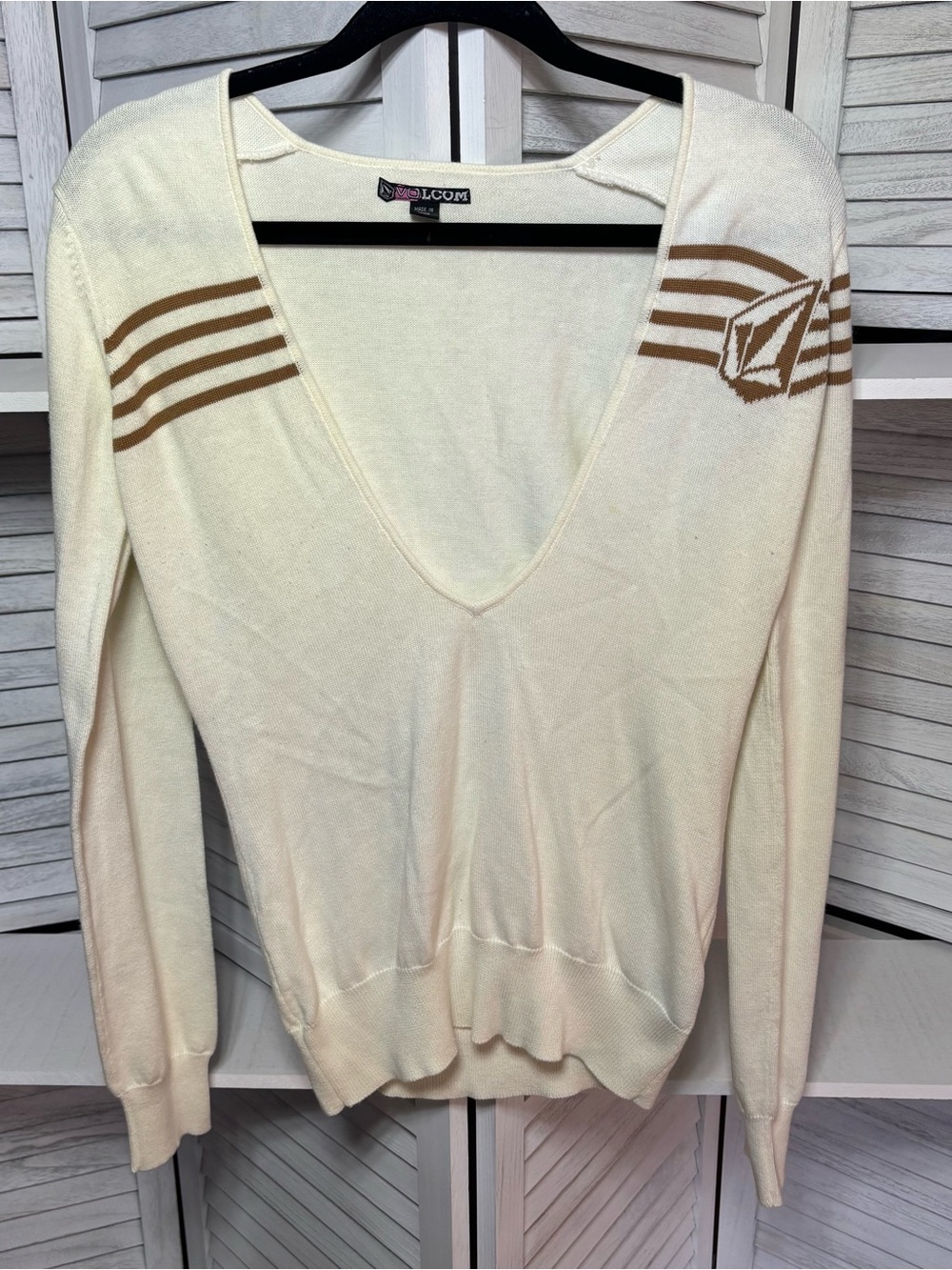 Volcom Women’s Cream V Neck Sweater M Striped Logo Y2K Skate